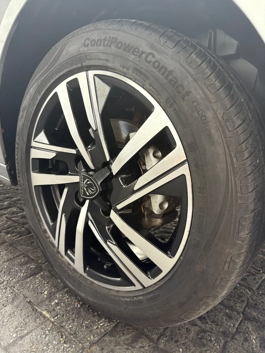 Peugeot 208 5P 1,6 Allure Mt5 2025 — foto 18