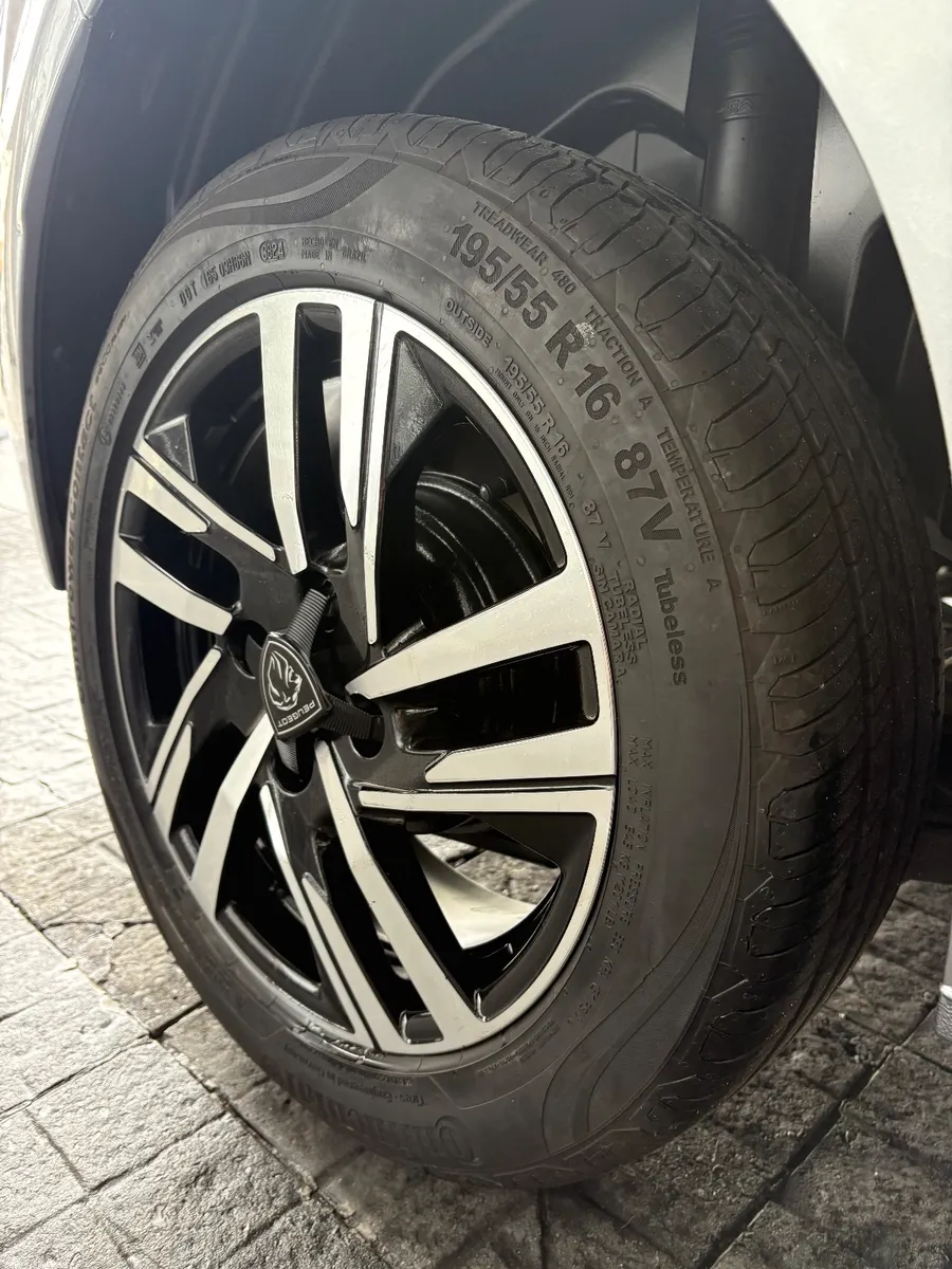 Peugeot 208 5P 1,6 Allure Mt5 2025 — foto 19