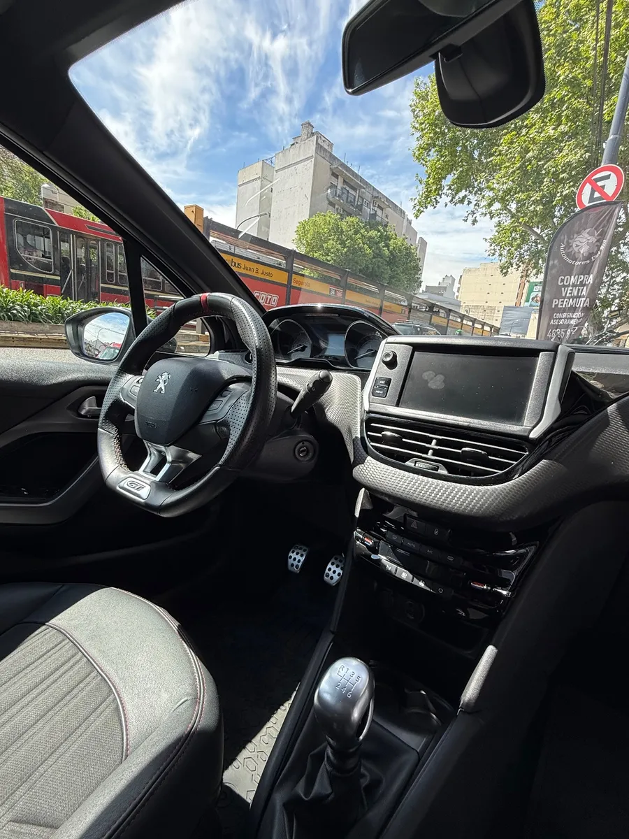 Peugeot 208 5P 1,6 THP Gt 2017 — foto 12