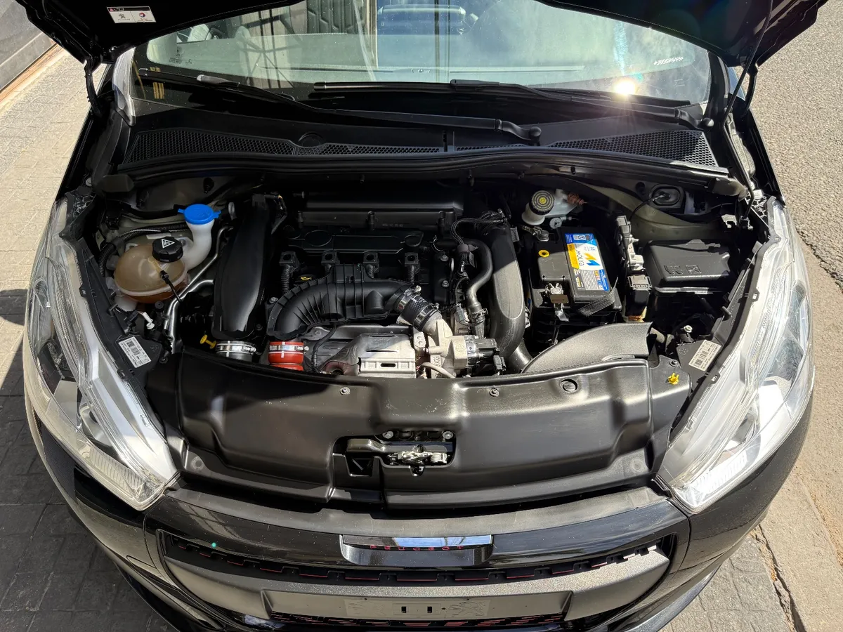 Peugeot 208 5P 1,6 THP Gt 2017 — foto 16