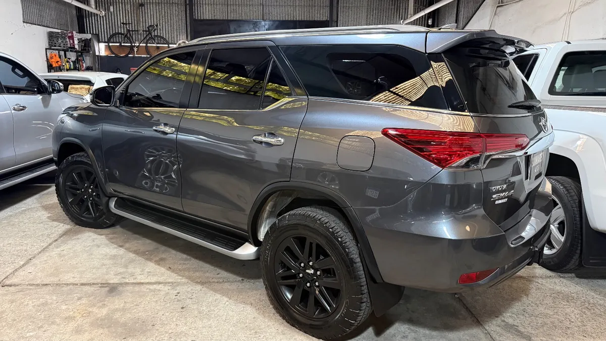Toyota HILUX SW4 5P 2,8 Diesel Srx 4X4 7a 2020 — foto 3