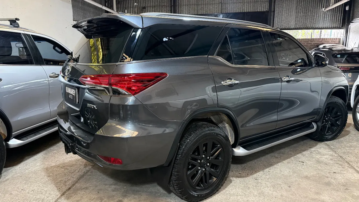 Toyota HILUX SW4 5P 2,8 Diesel Srx 4X4 7a 2020 — foto 4