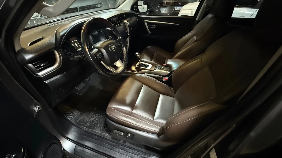 Toyota HILUX SW4 5P 2,8 Diesel Srx 4X4 7a 2020 — foto 7