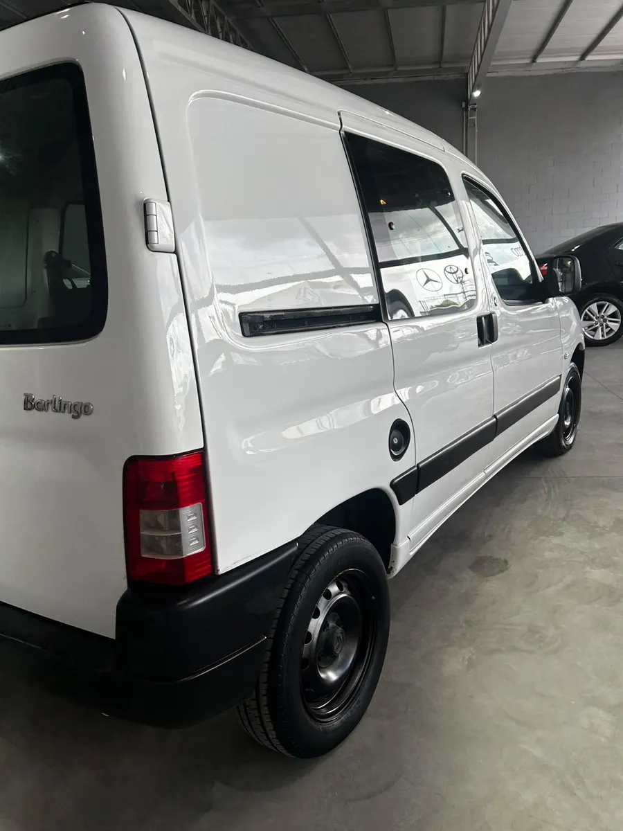 Citroën Berlingo Hdi 5 asientos — foto 2