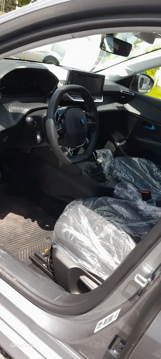 Peugeot 208 5P 1,6 Allure — foto 2