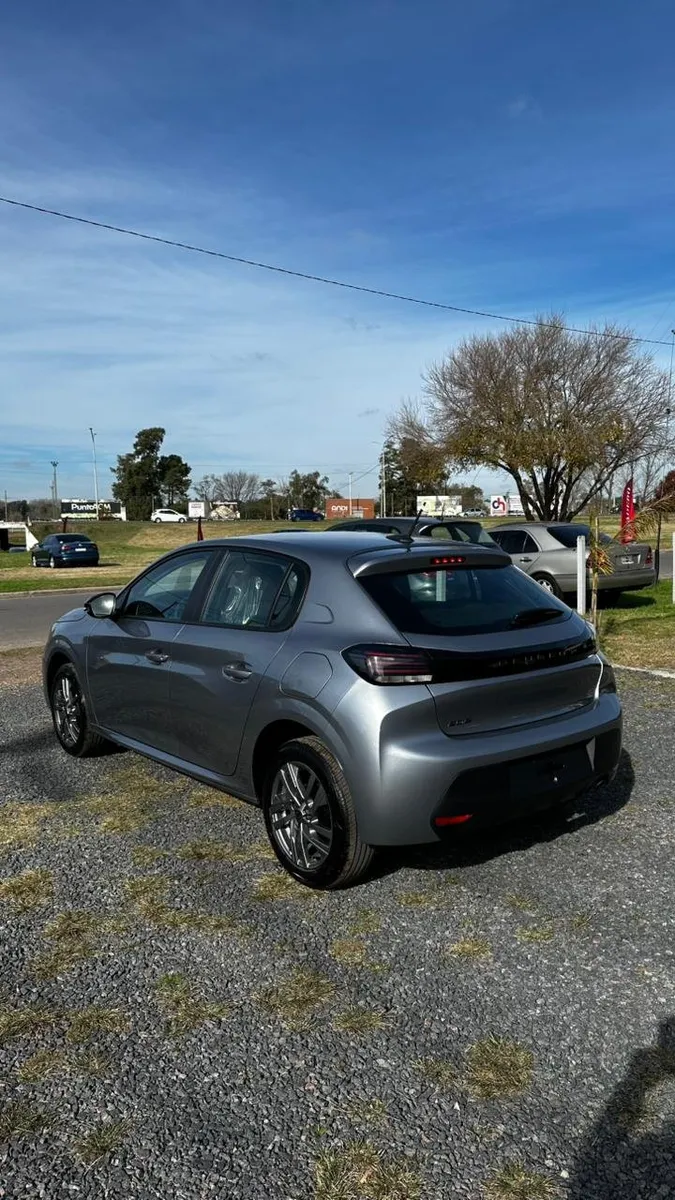Peugeot 208 5P 1,6 Allure — foto 6