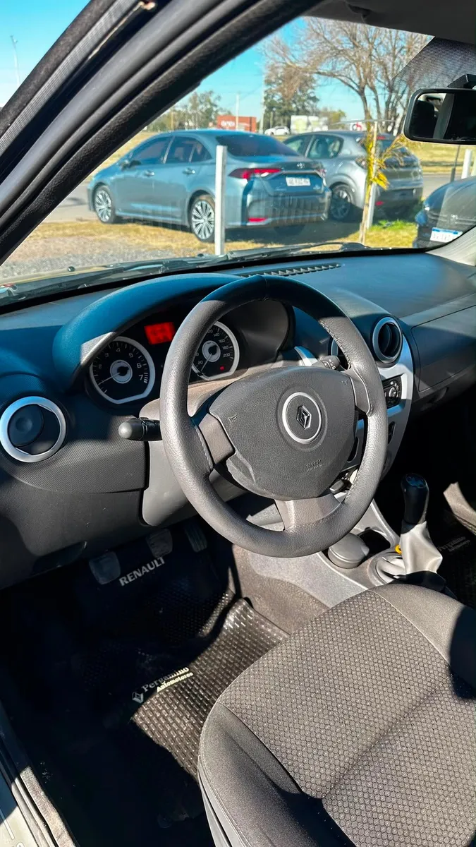 Renault SANDERO STEPWAY 5P 1,6 16V Confort 2011 — foto 4
