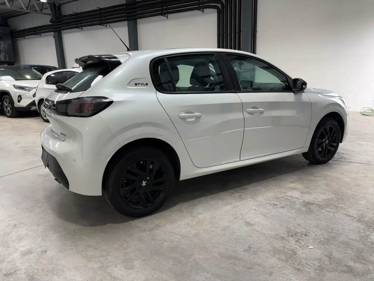 Peugeot 208 1.6 Style — foto 9