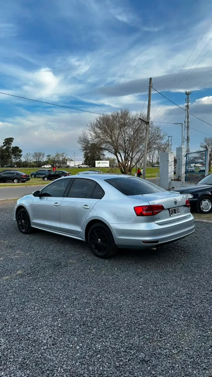 Volkswagen VENTO 4P 2,0 Diesel Confort — foto 4