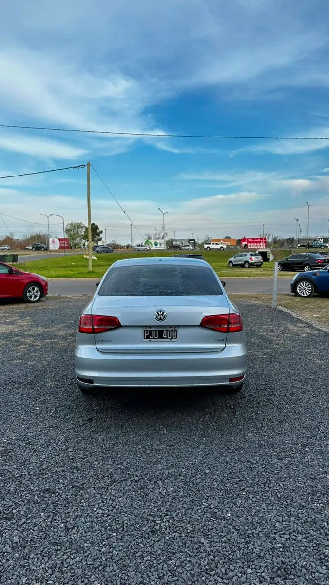 Volkswagen VENTO 4P 2,0 Diesel Confort — foto 5
