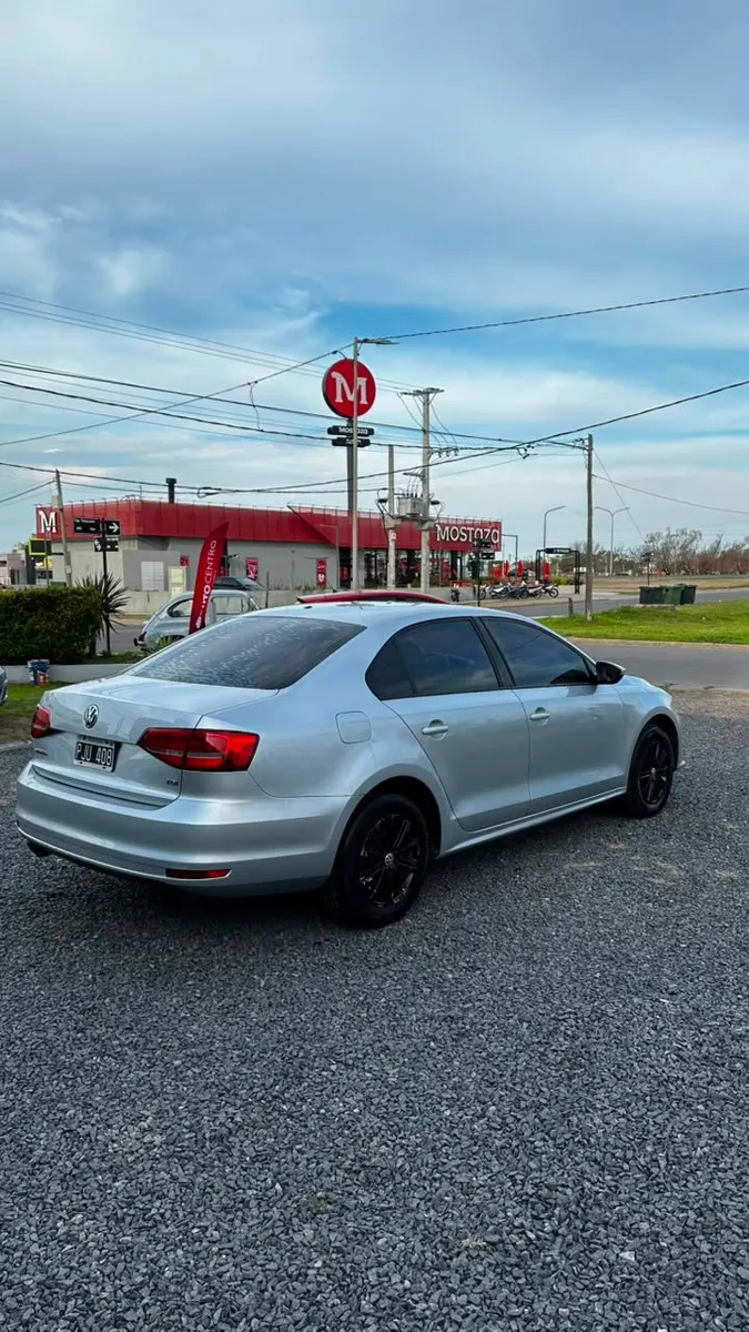 Volkswagen VENTO 4P 2,0 Diesel Confort — foto 6