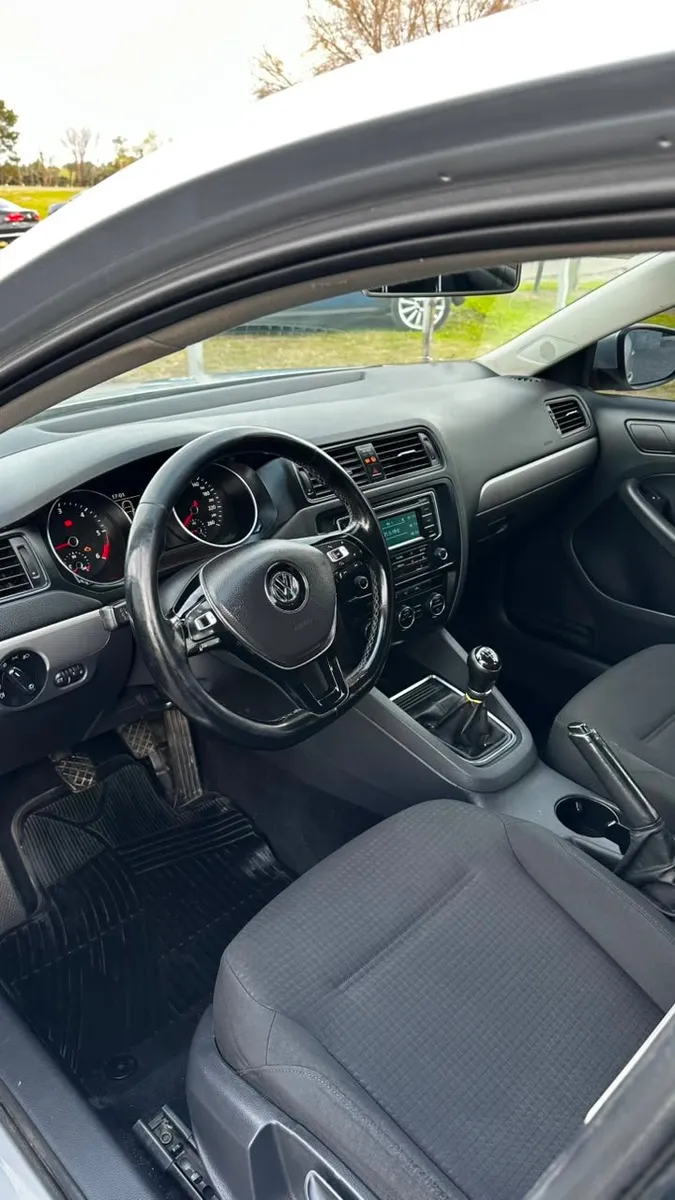 Volkswagen VENTO 4P 2,0 Diesel Confort — foto 8