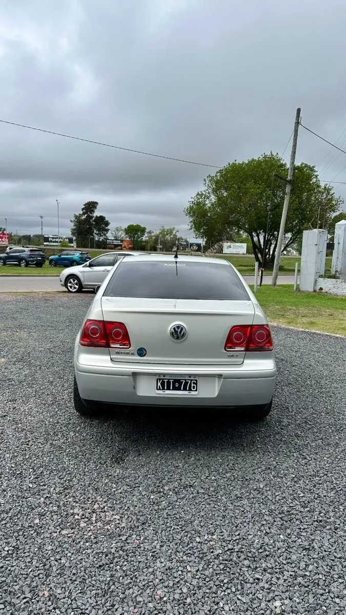 Volkswagen BORA 4P 1,8 T Highline 180CV Tipt — foto 3