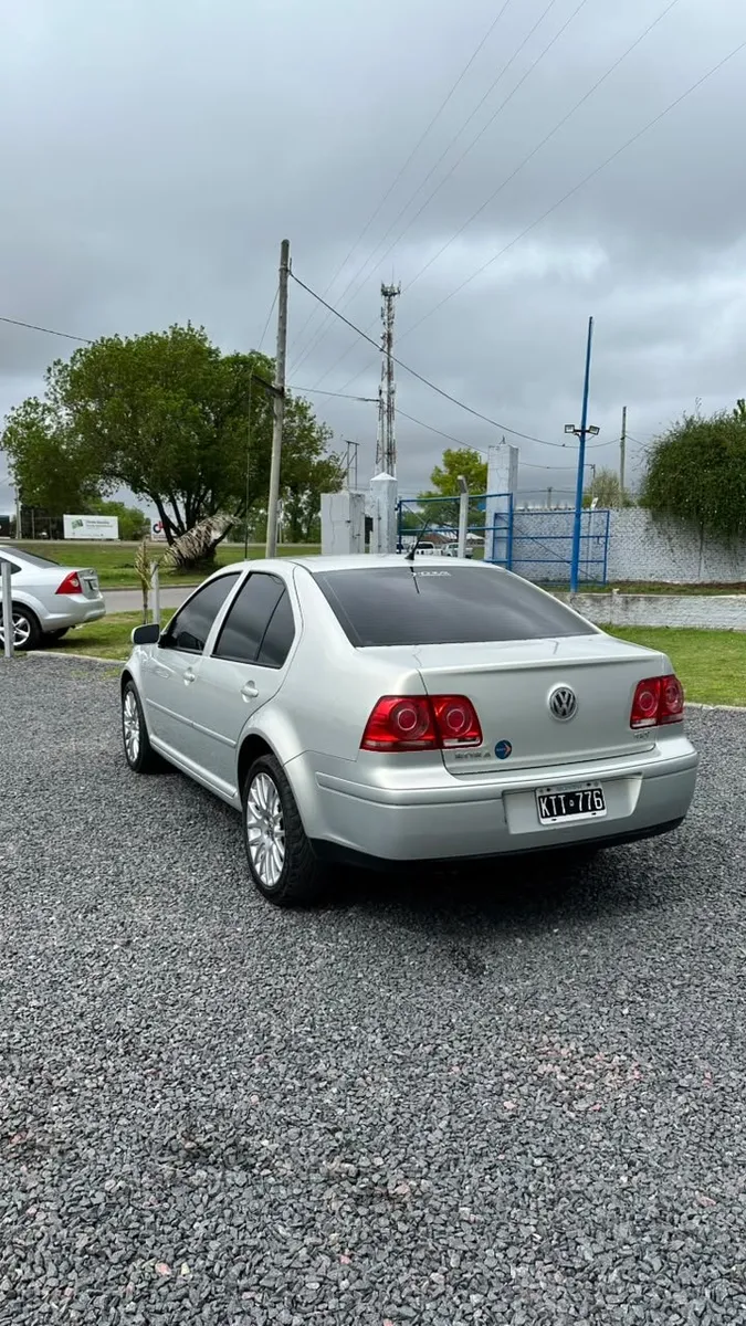 Volkswagen BORA 4P 1,8 T Highline 180CV Tipt — foto 4