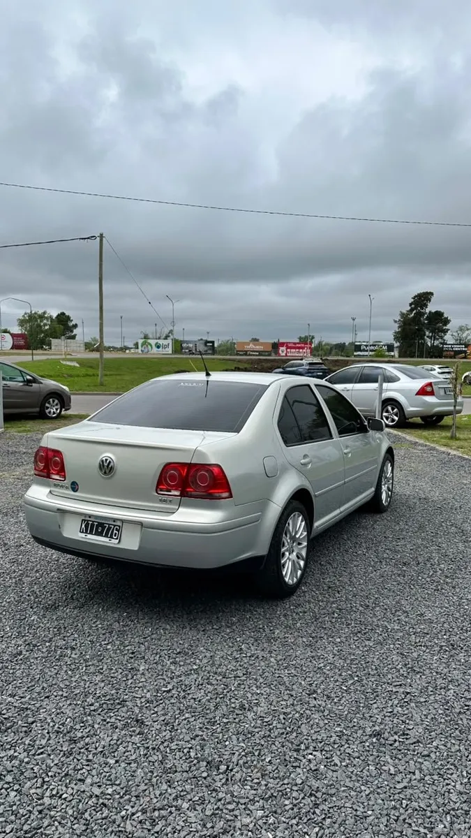 Volkswagen BORA 4P 1,8 T Highline 180CV Tipt — foto 5