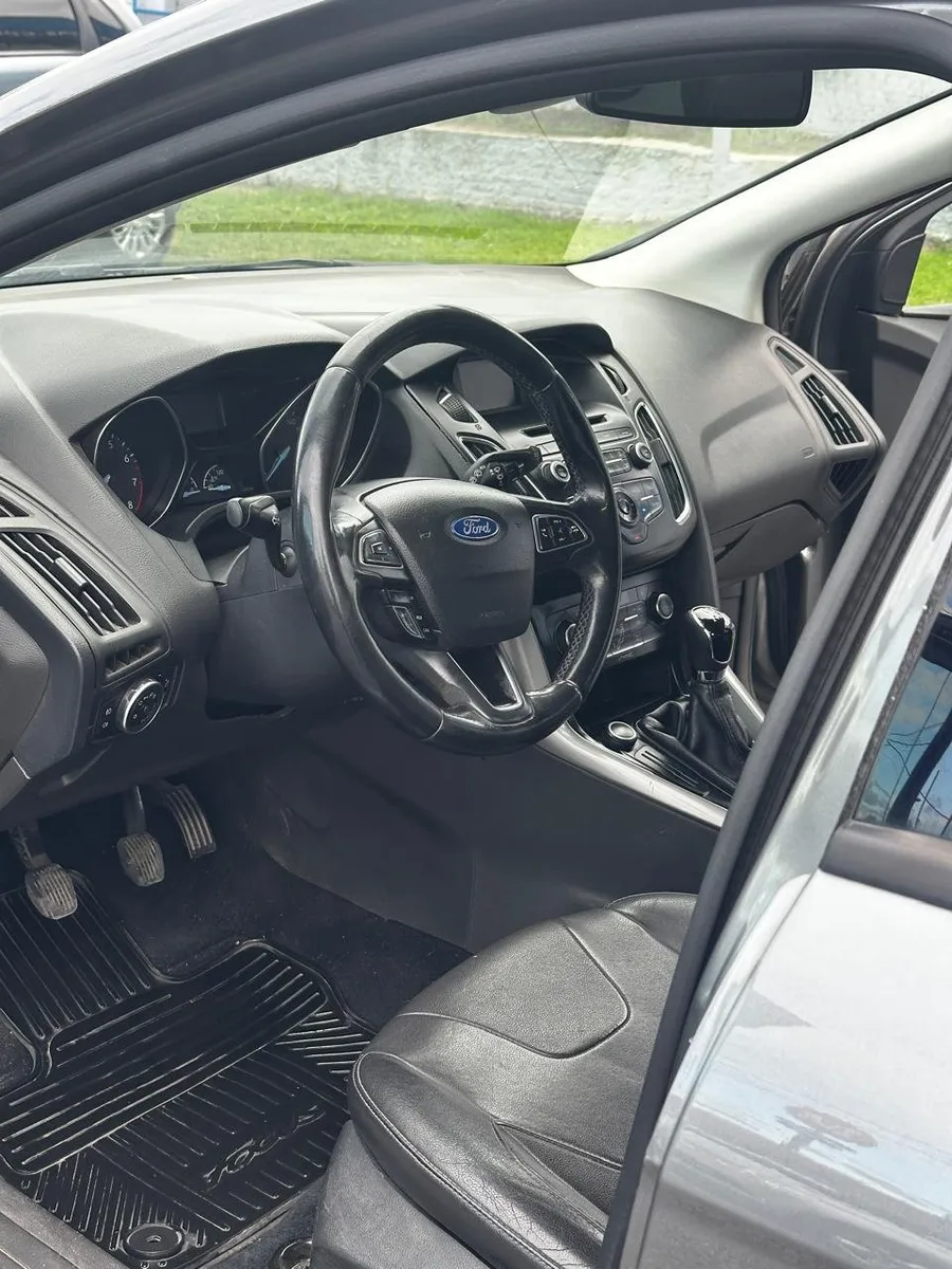 Ford FOCUS KINETIC DESIGN ATTRACTION 5P 2,0 Se Plus 2016 — foto 2