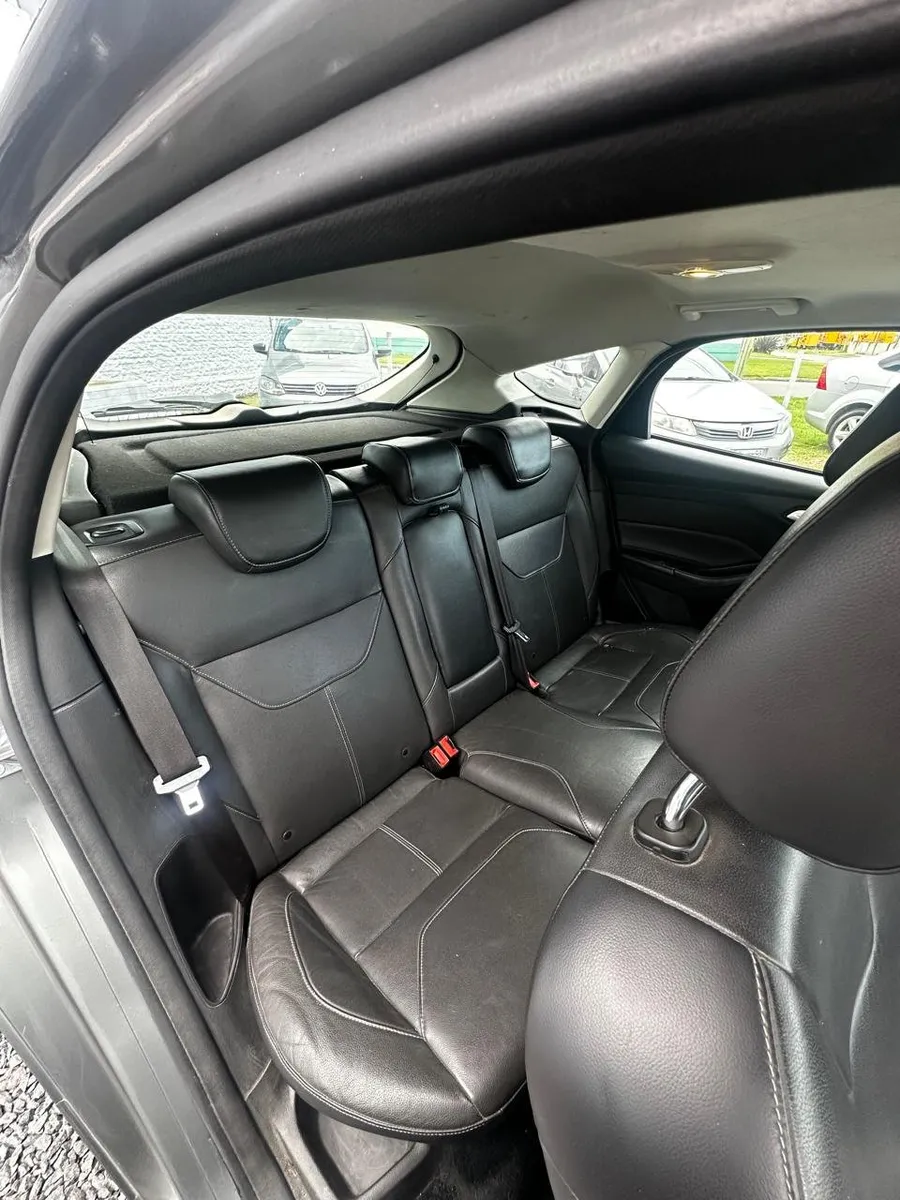 Ford FOCUS KINETIC DESIGN ATTRACTION 5P 2,0 Se Plus 2016 — foto 4