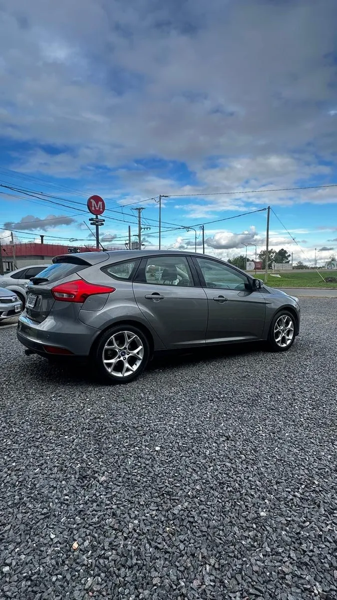 Ford FOCUS KINETIC DESIGN ATTRACTION 5P 2,0 Se Plus 2016 — foto 8