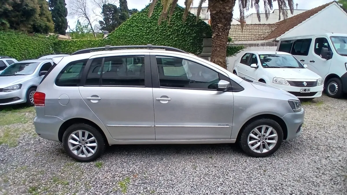 Volkswagen SURAN 5P 1,6 Highline 2014 — foto 4