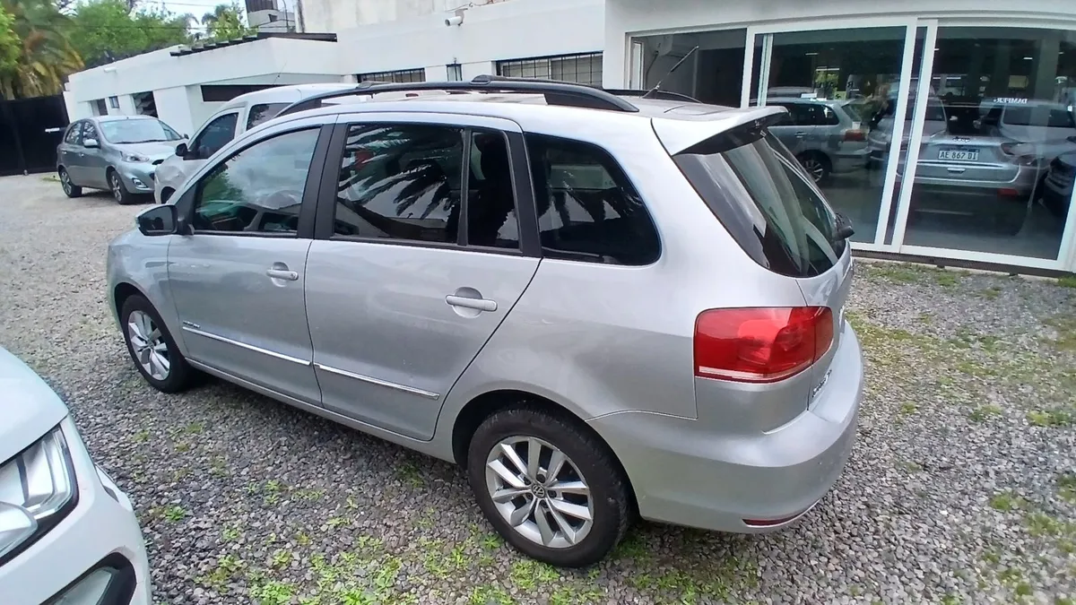 Volkswagen SURAN 5P 1,6 Highline 2014 — foto 5