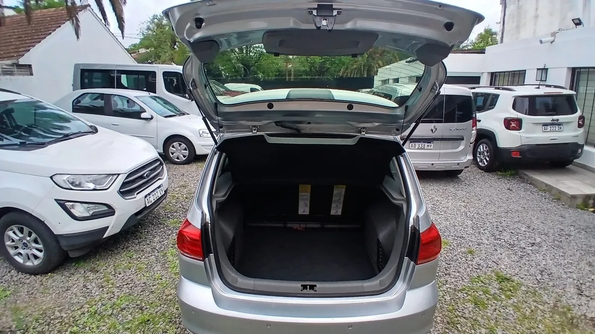 Volkswagen SURAN 5P 1,6 Highline 2014 — foto 6