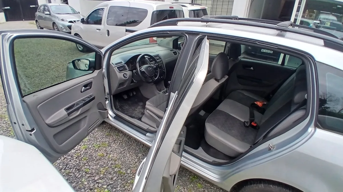 Volkswagen SURAN 5P 1,6 Highline 2014 — foto 8