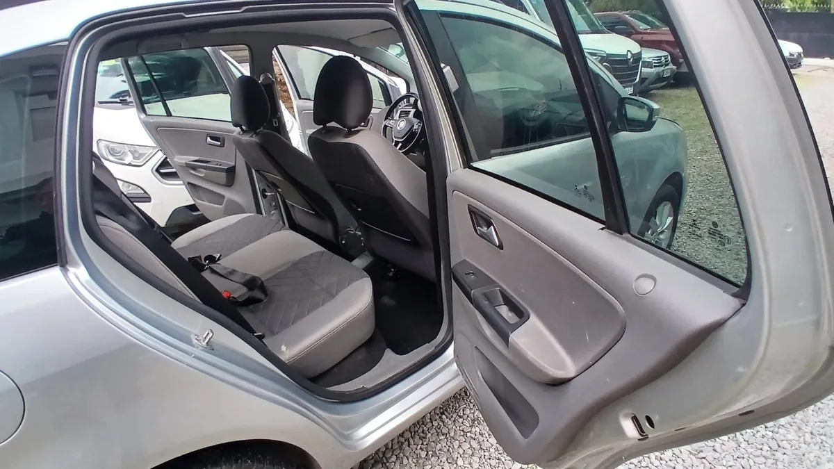 Volkswagen SURAN 5P 1,6 Highline 2014 — foto 9