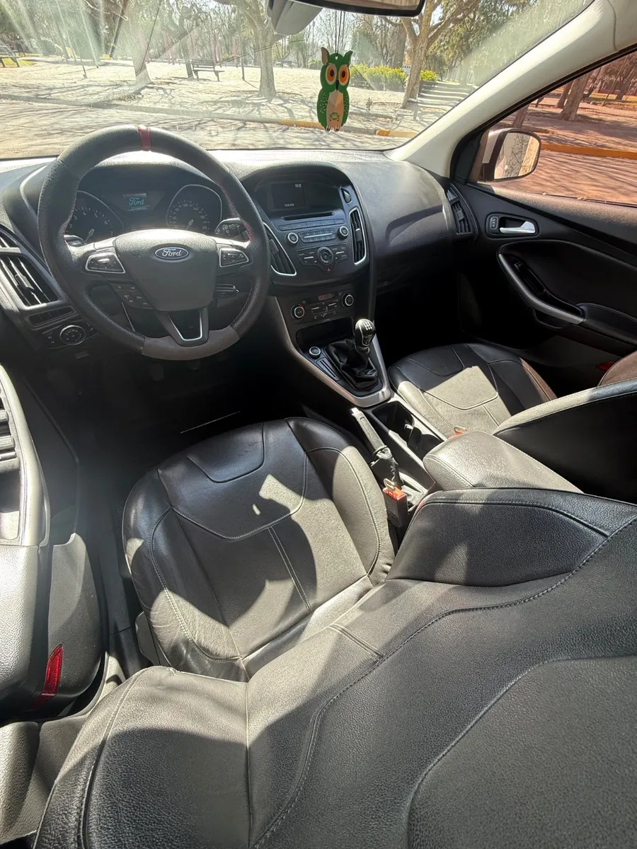 Ford FOCUS 5P 2,0 Ghia AT — foto 2
