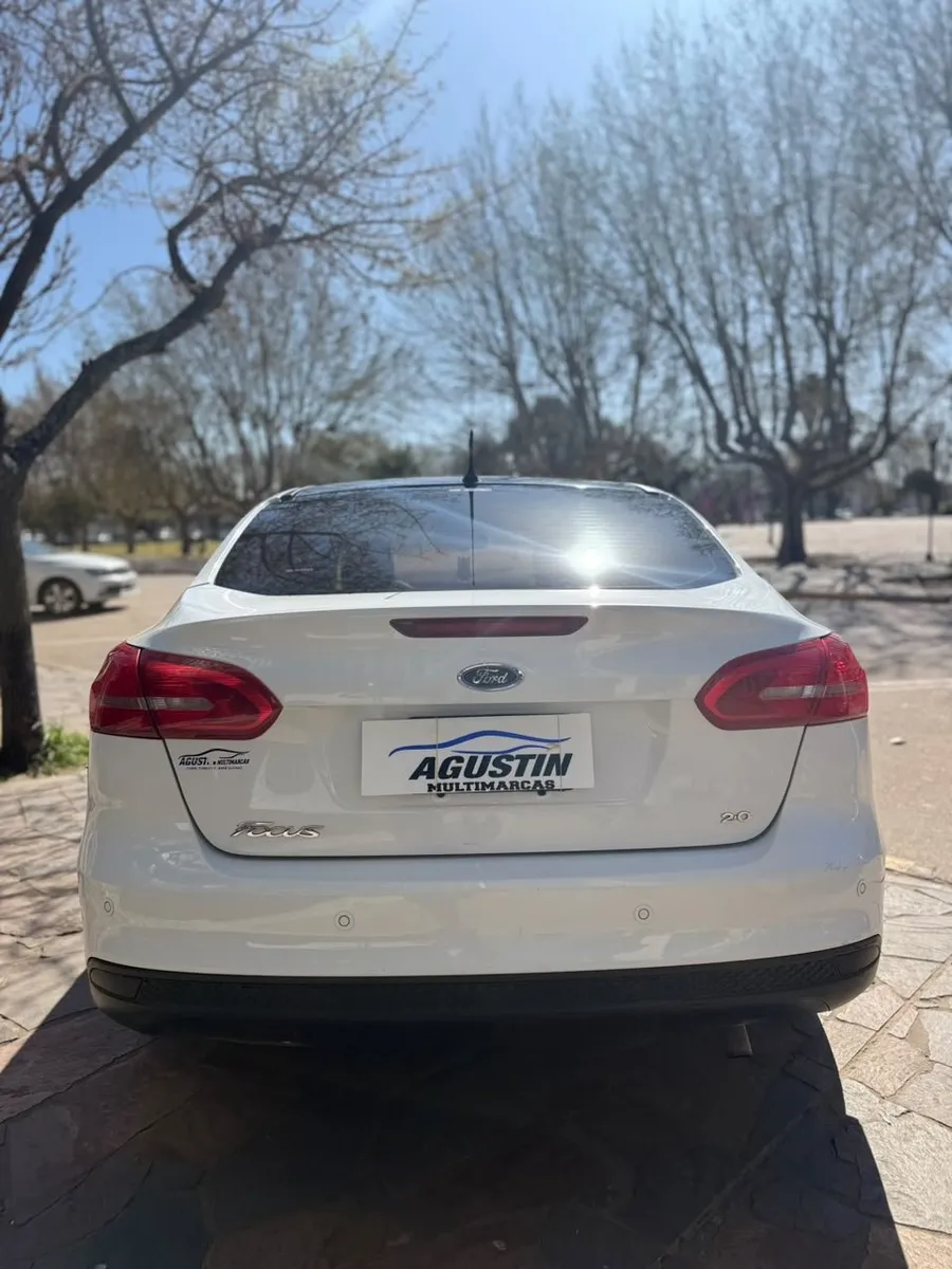 Ford FOCUS 5P 2,0 Ghia AT — foto 6