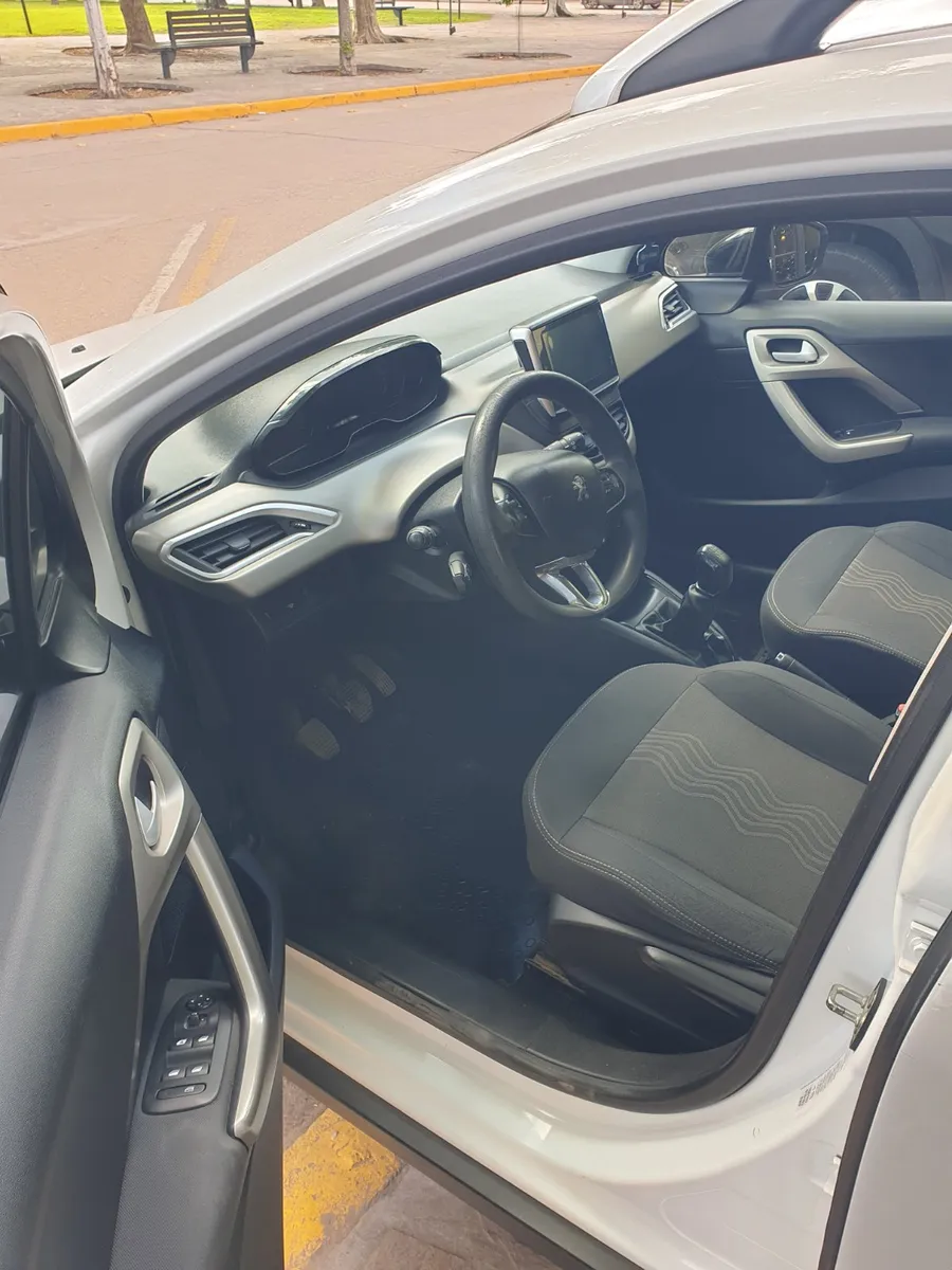 Peugeot 2008 5P 1,6 Allure — foto 3