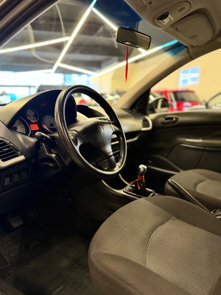 Peugeot 207 4P 1,4 Allure Compact Seg — foto 9