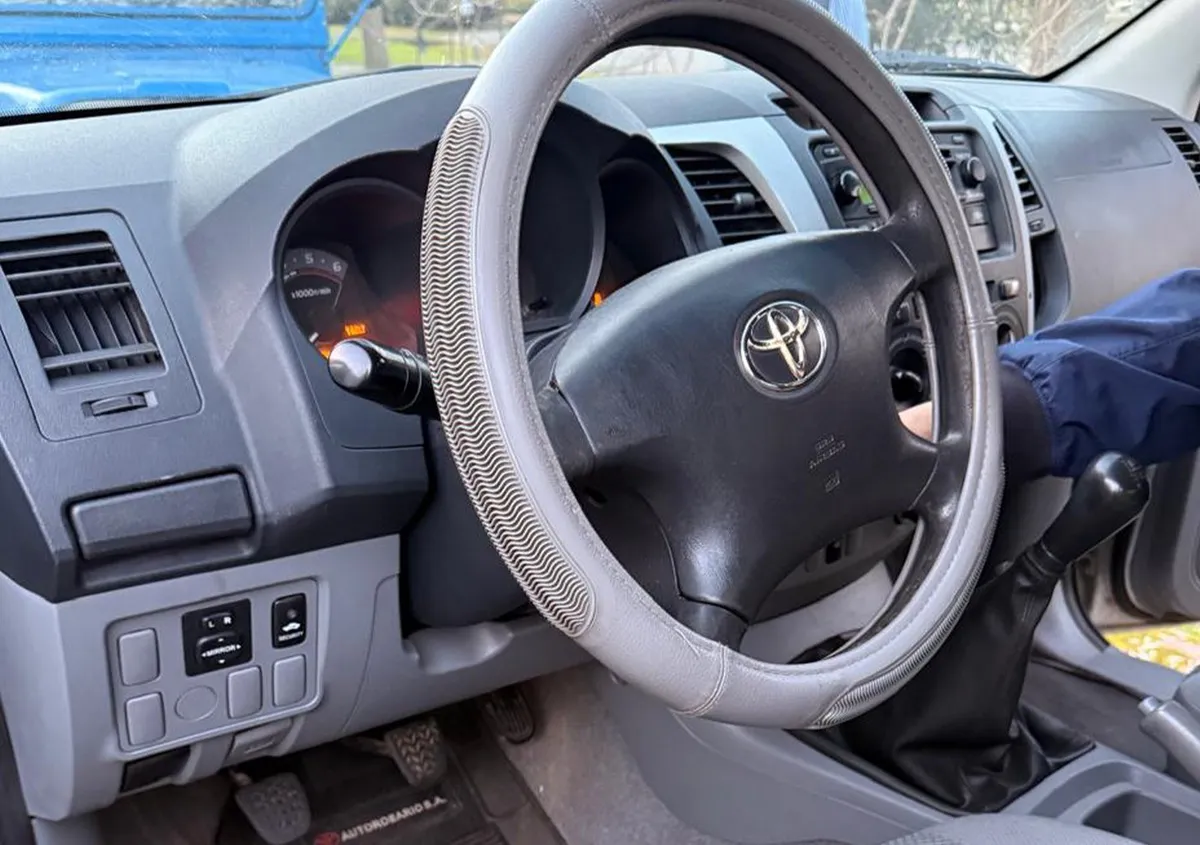 Toyota Hilux SRV CD 3.2 4x4 TDI — foto 2