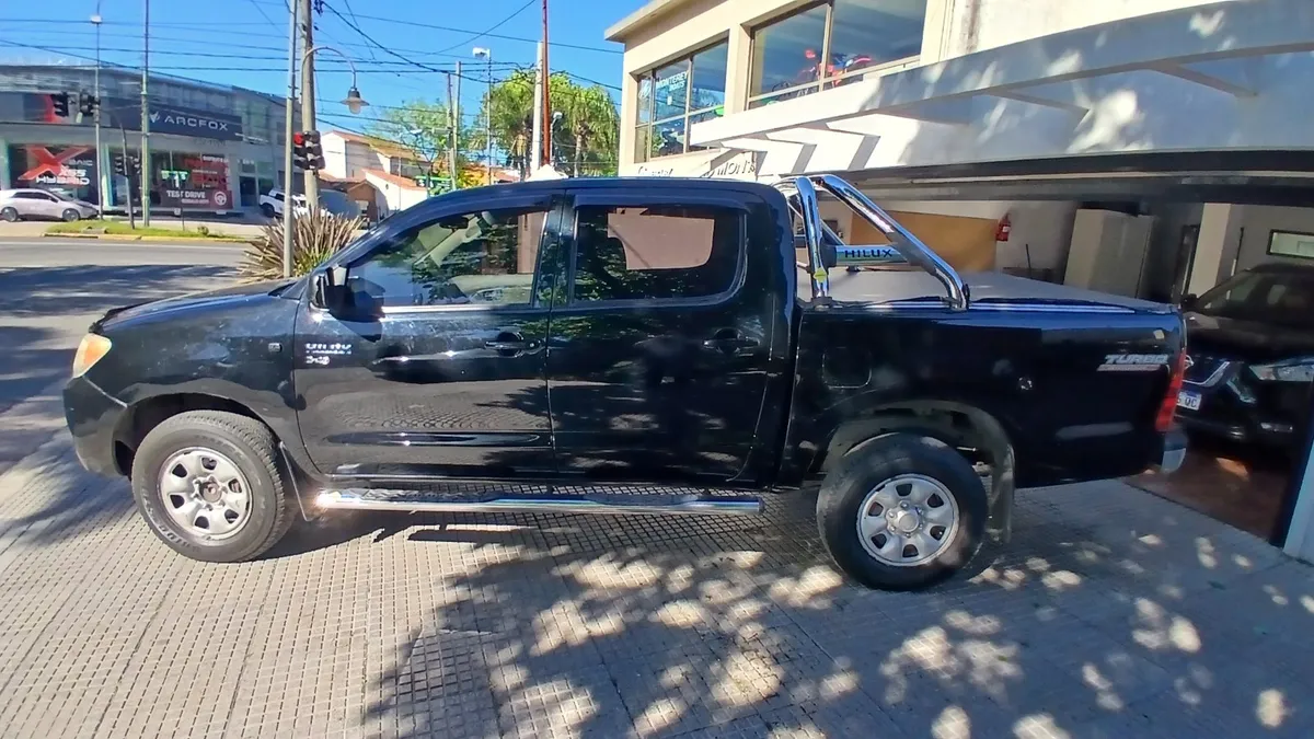 Toyota HILUX PICK - UP D/C 2,4 Diesel 4X2 Sr 6MT 2016 — foto 2