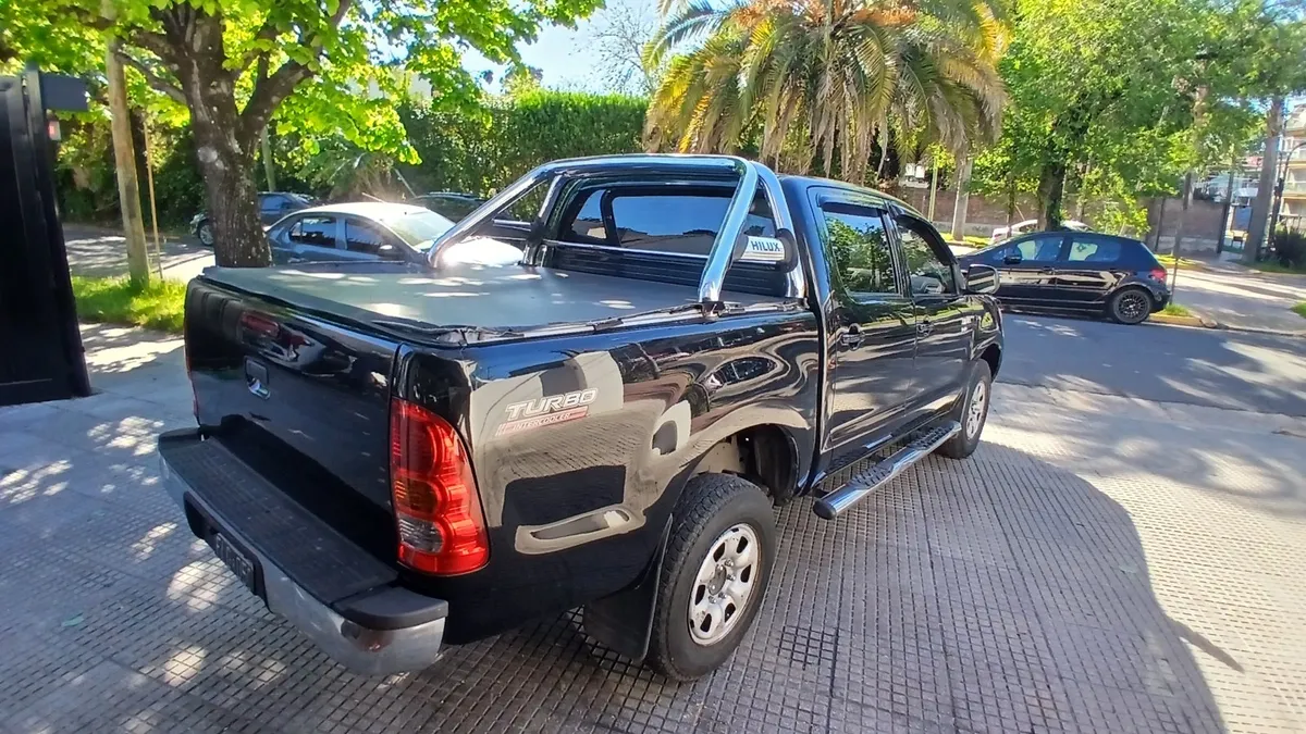 Toyota HILUX PICK - UP D/C 2,4 Diesel 4X2 Sr 6MT 2016 — foto 4