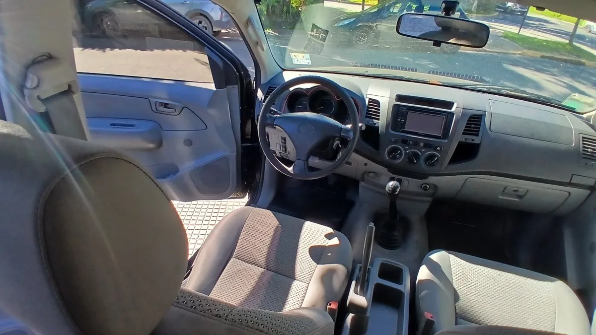Toyota HILUX PICK - UP D/C 2,4 Diesel 4X2 Sr 6MT 2016 — foto 7