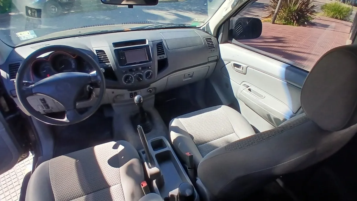 Toyota HILUX PICK - UP D/C 2,4 Diesel 4X2 Sr 6MT 2016 — foto 8