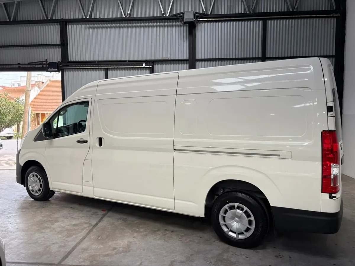 Toyota HIACE 2.8 Furgon  Diesel L2h2 6AT 3a 5P  — foto 6