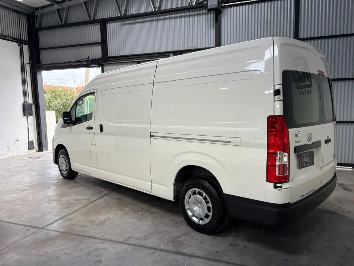 Toyota HIACE 2.8 Furgon  Diesel L2h2 6AT 3a 5P  — foto 7