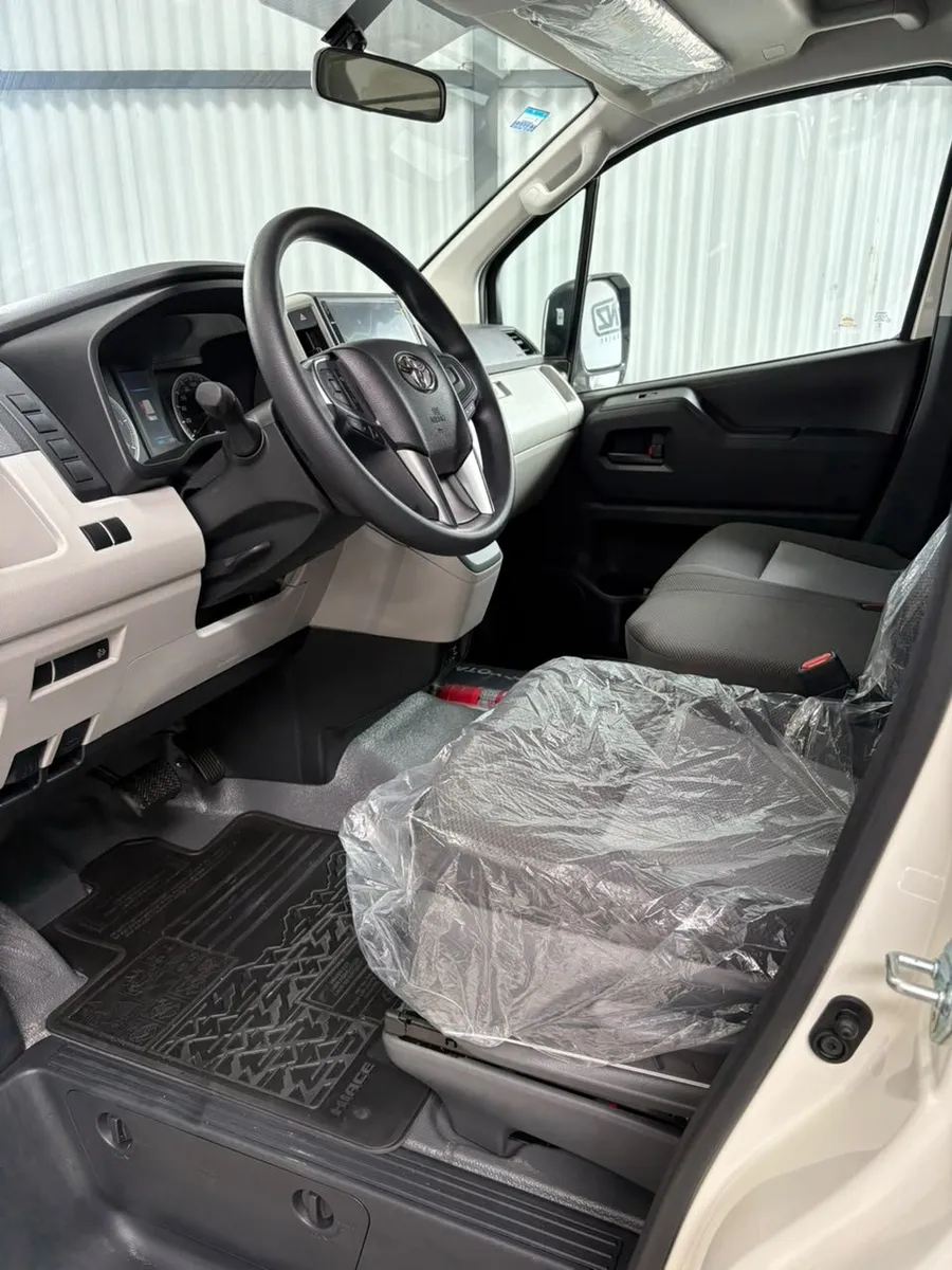 Toyota HIACE 2.8 Furgon  Diesel L2h2 6AT 3a 5P  — foto 10