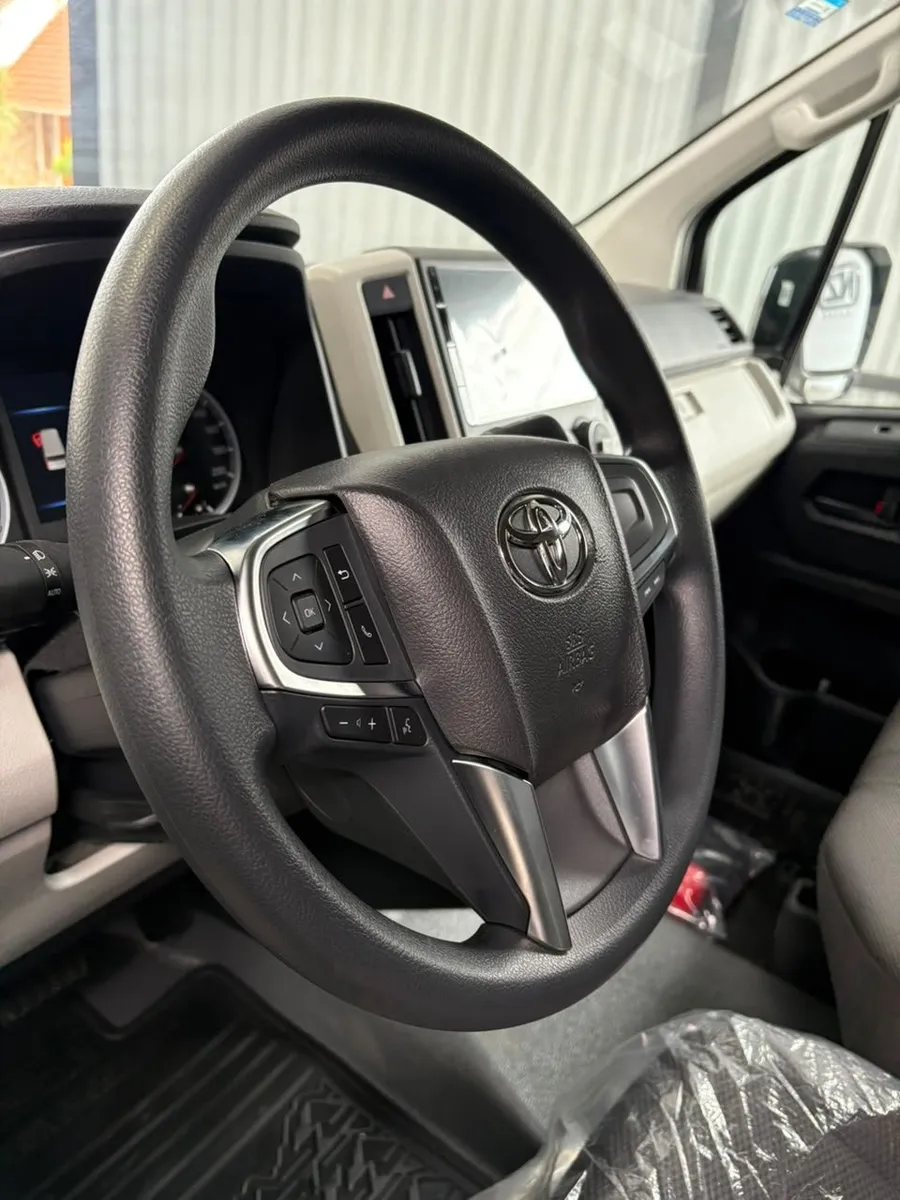 Toyota HIACE 2.8 Furgon  Diesel L2h2 6AT 3a 5P  — foto 11