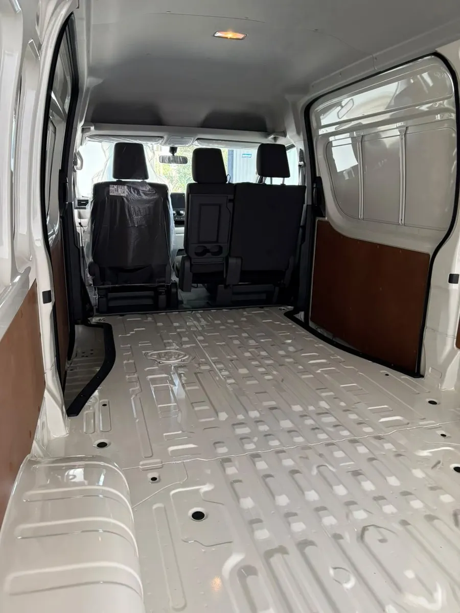 Toyota HIACE 2.8 Furgon  Diesel L2h2 6AT 3a 5P  — foto 14