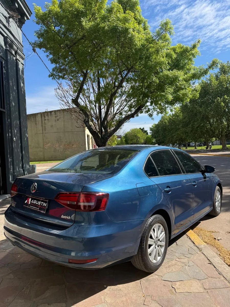 Volkswagen VENTO 4P 2,0 Advance — foto 4
