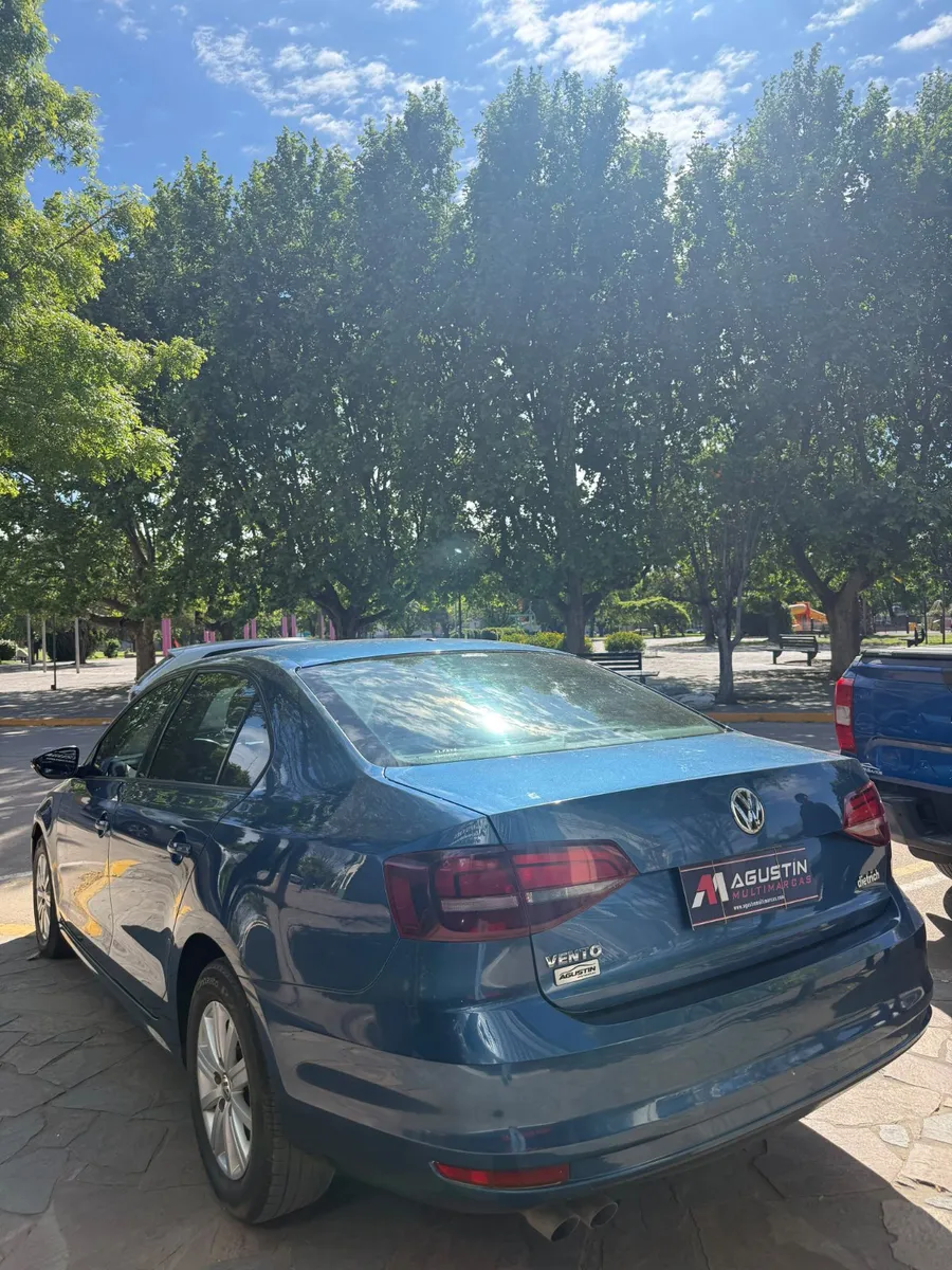 Volkswagen VENTO 4P 2,0 Advance — foto 5