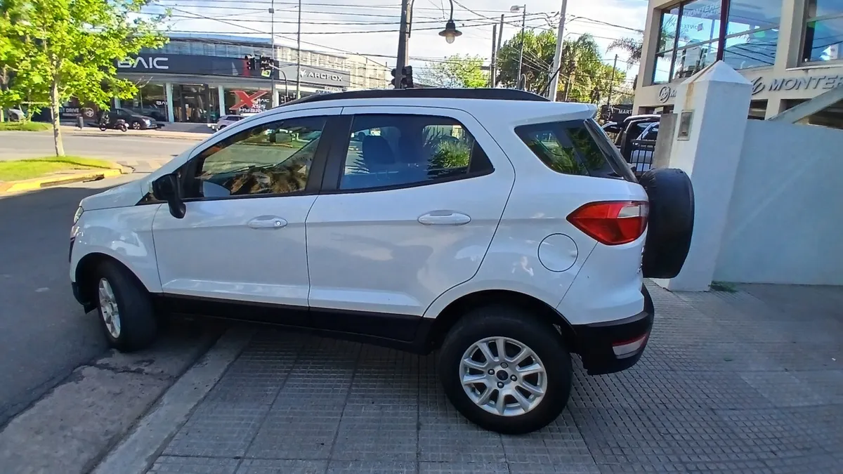 Ford ECOSPORT Se MT  1.5 Nafta  — foto 5