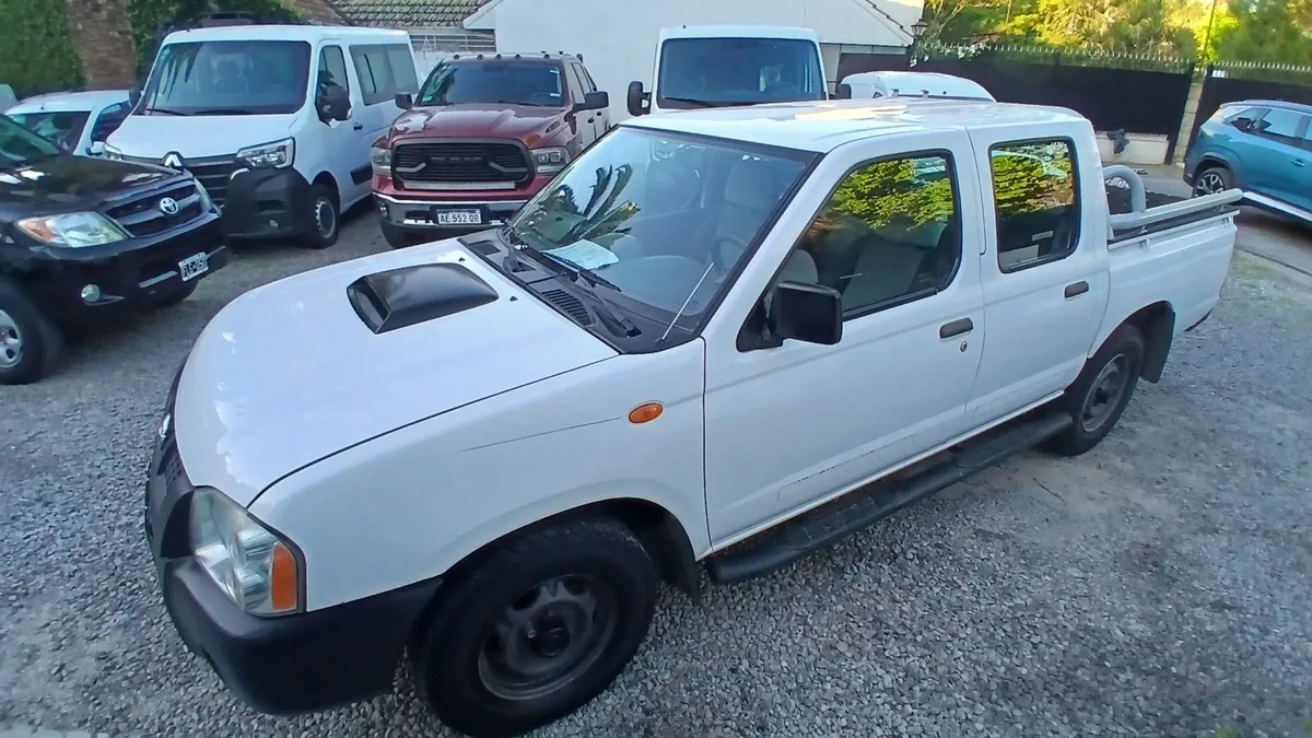 Nissan NP 300 PICK UP D/C 2,5 Td 4X2 — foto 2