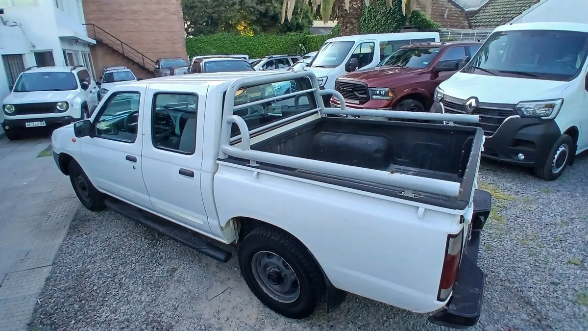 Nissan NP 300 PICK UP D/C 2,5 Td 4X2 — foto 5