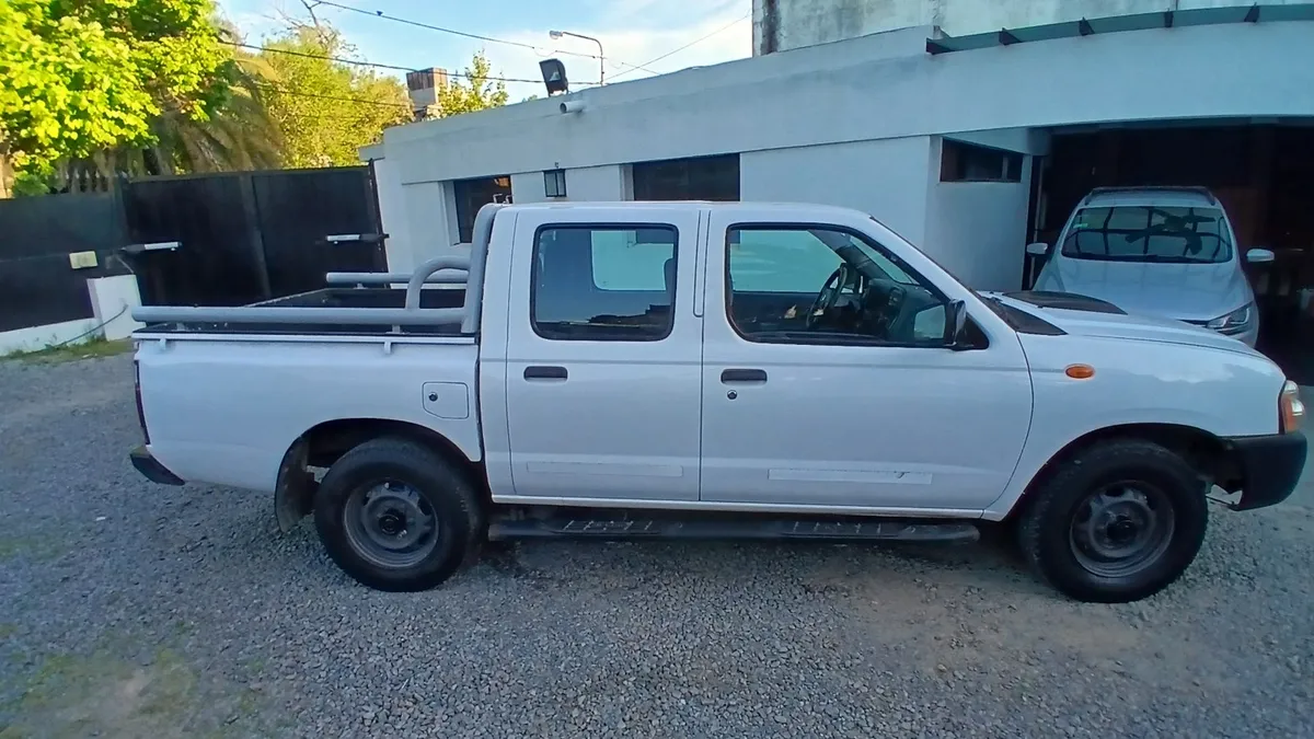 Nissan NP 300 PICK UP D/C 2,5 Td 4X2 — foto 7