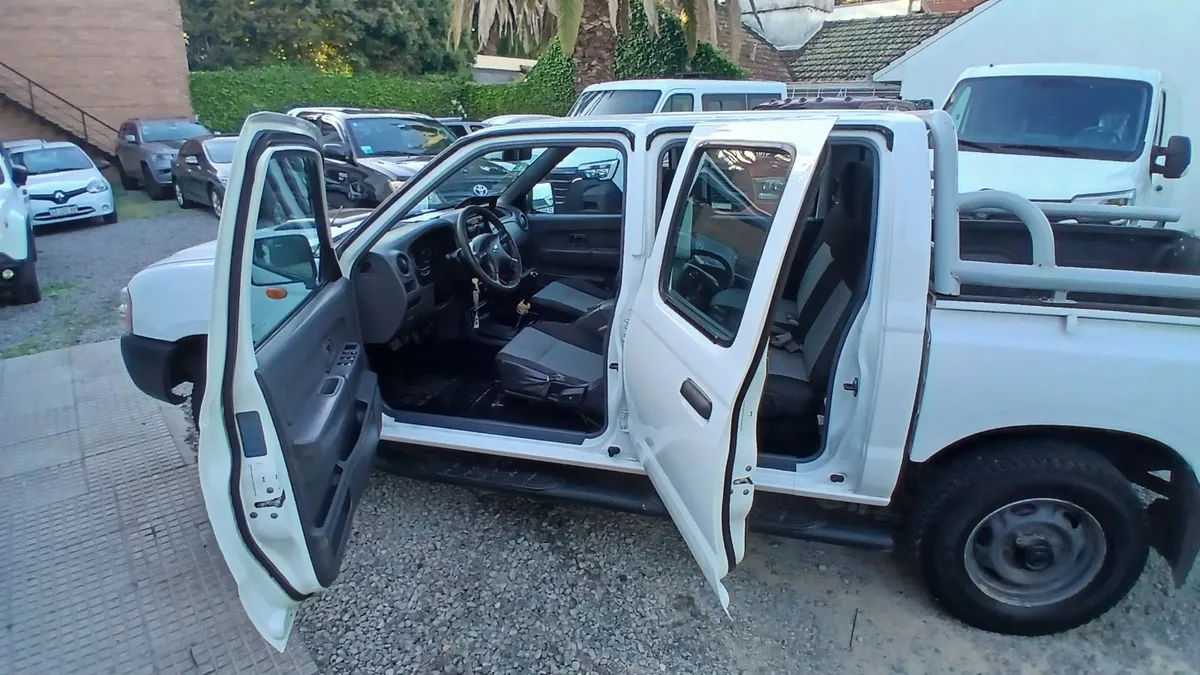Nissan NP 300 PICK UP D/C 2,5 Td 4X2 — foto 8