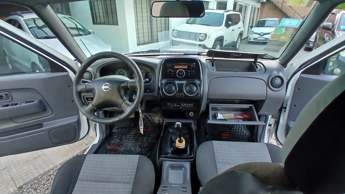 Nissan NP 300 PICK UP D/C 2,5 Td 4X2 — foto 10