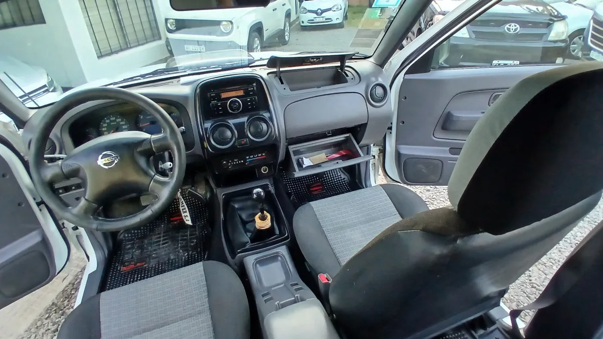 Nissan NP 300 PICK UP D/C 2,5 Td 4X2 — foto 12